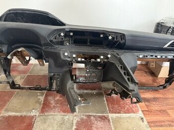 Palubní deska Peugeot 3008