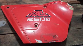 Honda XL 250 S - boční plasty