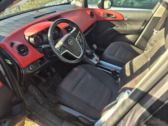 Opel meriva na dily