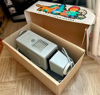 Promítačka Diax, diaprojektor + 9 pohádek