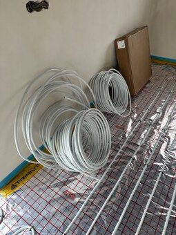 Trubka na podlahovku a fasádní hmoždinky