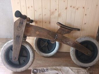 Rostoucí dřevěné odrážedlo 3v1 značky Wishbone