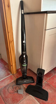 Bezsáčkový vysavač AEG CX7