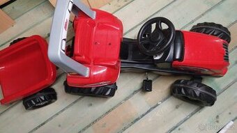 Šlapací traktor s vlečkou