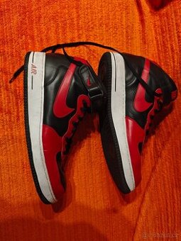 Nike Court Borough Mid