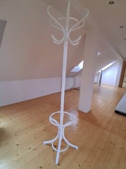 Nabízím k prodeji elegantní stojanový věšák Thonet.
