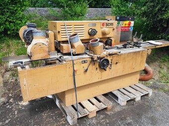 Čtyřstranná frézka SCM