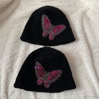 2x zimní čepice- dvojčata- 5-6 let