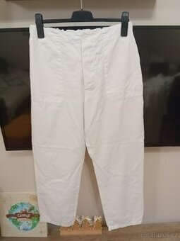 Bílé kalhoty