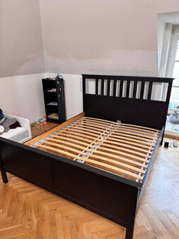 Postel IKEA HEMNES (Šířka 160 cm) + 2 noční stolky