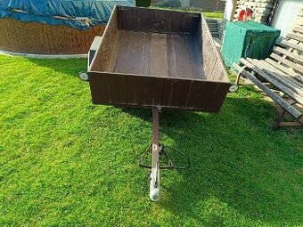 Přívěsný vozík za auto