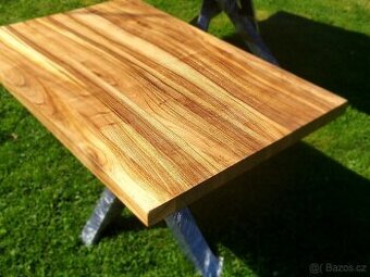 Ořechový konferenční stolek