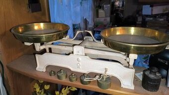 Skleničky, sošky, starožitnosti, keramika