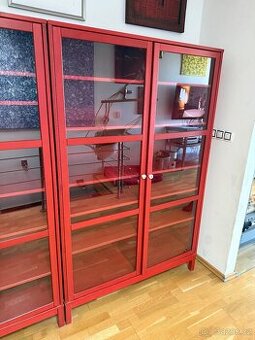 červená knihovna Ikea (typ 17920 linnarp)