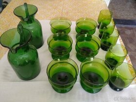 Skleněné džbánky, pohárky a skleničky, zelené sklo, sada