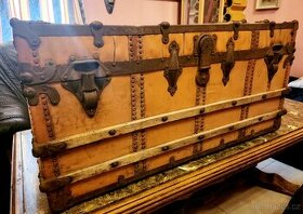 Lodní kufr z 19 století vyrobený L.Goldsmith a Son USA