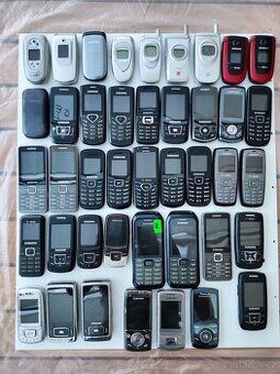 Prodám sadu mobilů Samsung