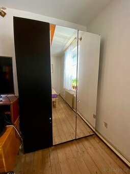 Starší šatní skříň IKEA