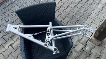 NOVÝ RÁM PRO MLADÉHO SHREDDERA OD FG - 1
