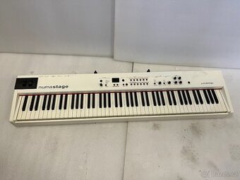 Různá piana, klávesy, MIDI controllery a doplňky