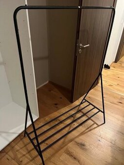 3x věšáky / organizér / stojany na oblečení