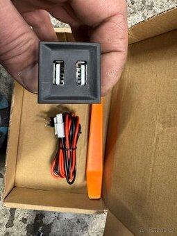 USB Zásuvka VW transporter/ multivan
