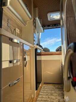 OBYTNÁ DODÁVKA PEUGEOT BOXER - SUPER VÝBAVA