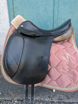 Prodám/vyměním drezurní sedlu Taurus Cobra 17"/2