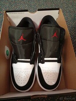 ORIGINÁLNÍ BOTY NIKE JORDAN 1 LOW SE Z NĚMECKA 43