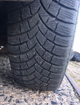 OCTAVIA ZIMNÍ BARUM 195/65R15 TOP STAV