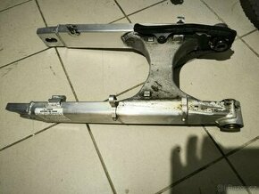 Zadní kyvná vidlice Honda Varadero xl 1000 SD01