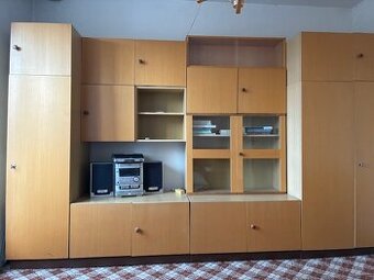 Zachovalá sestava nábytku Universal