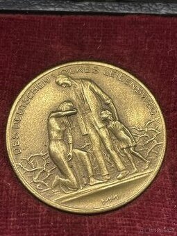 Lot stříbrné cihličky a medailí