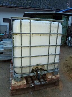 Prodám IBC KONTEJNER 1000 l - super stav.