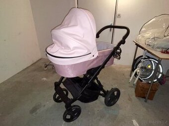 Hluboký Kočárek Kunert Lazzio růžový