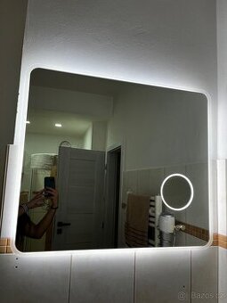 Koupelnové zrcadlo s osvětlením a vyhříváním