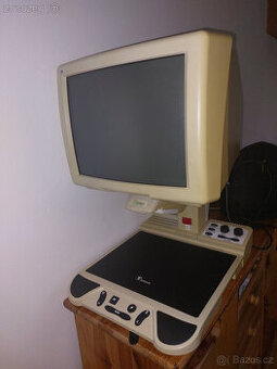 Kamerová televizní lupa.