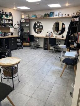 Hledá se Kadeřnice/Kadeřník