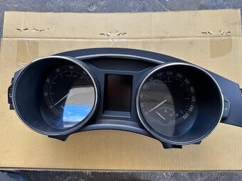 Škoda Superb 2 budiky tachometr.