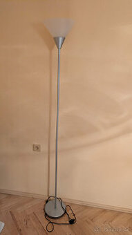 Stojací lampa