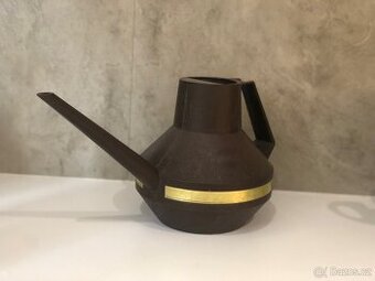 Retro plastová konev LNH ČSSR - 2L, hnědá, zlatý pás