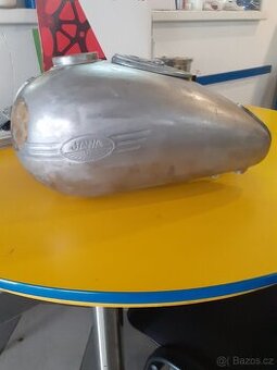 Jawa pérák nádrž