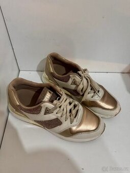 Tenisky Guess (béžovo–zlaté)