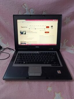 Notebook Dell- na náhradní díly,zapne se