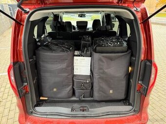 2 x LD Systems MAUI 44 G2 + příslušenství a DJ pult