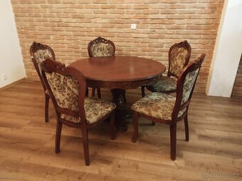 Baroko jídelní souprava sestává ze 5 židlí a stolu