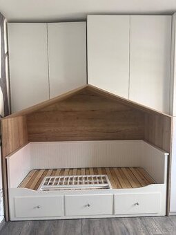 Domečková nástavba vestavěná skříň