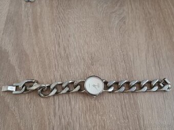 dámské náramkové hodinky Anne Klein a potřebuješ výměnu bate