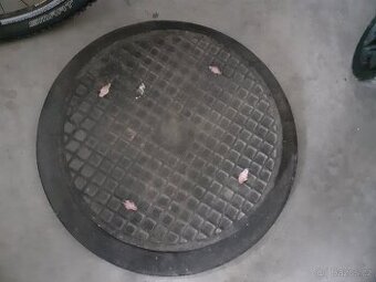 Litinový poklop 50cm na jímku nebo nádrž - 1