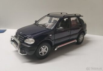Mercedes ML320 1:18 maisto